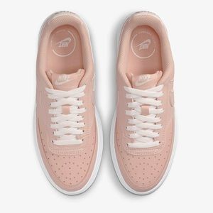 NWT Nike platform sneaker in soft pink!